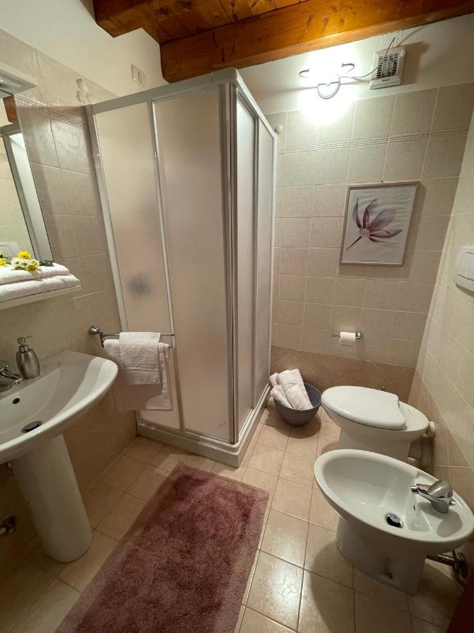 Casa Loredana - Graziosa Casa Vacanze Sul Lago Di Garda Apartment Cavalcaselle Bagian luar foto