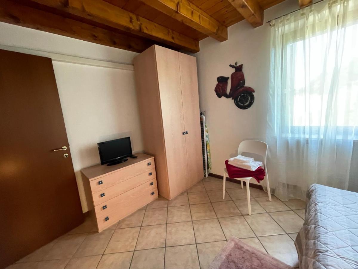 Casa Loredana - Graziosa Casa Vacanze Sul Lago Di Garda Apartment Cavalcaselle Bagian luar foto