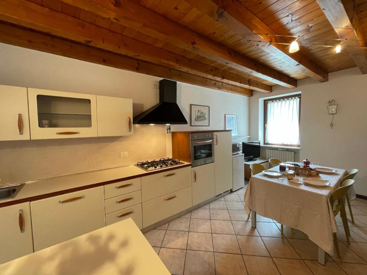 Casa Loredana - Graziosa Casa Vacanze Sul Lago Di Garda Apartment Cavalcaselle Bagian luar foto